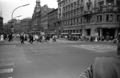 Magyarország, Budapest VIII.,Budapest VII., Rákóczi út - Nagykörút kereszteződés, jobbra a Csemege Áruház / éjjel-nappal közért., 1964, Jakab Antal, Budapest, Fortepan #201908