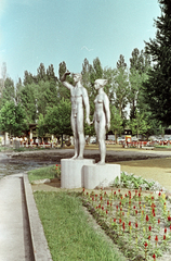 Hungary,Lake Balaton, Fonyód, Kiss István Emberpár (1960) című szobra a parton., 1963, Jakab Antal, Fortepan #201923