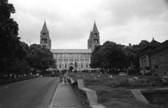 Hungary, Pécs, Szent István tér, szemben a Szent Péter- és Szent Pál-székesegyház., 1963, Jakab Antal, church, Cathedral, Fortepan #201935