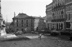 Hungary, Pécs, Széchenyi tér, balra a Szentháromság-szobor, jobbra a Ferencesek utcája (Sallai utca) torkolata., 1969, Jakab Antal, ad, Fortepan #202030