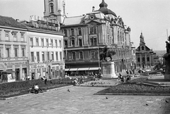 Hungary, Pécs, Széchenyi tér, Hunyadi János szobra mögött a Városháza, távolabb az Irgalmasok temploma., 1969, Jakab Antal, Fortepan #202036