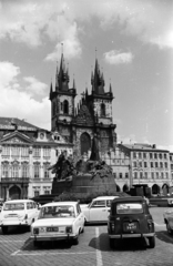 Czech Republik, Prague, Óváros tér (Staromestske namesti), Husz János emlékműve mögött a Tyn templom., 1972, Jakab Antal, Czechoslovakia, Fortepan #202044