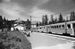 Slovakia,High Tatras, Tatranská Lomnicá, a Tátrai Villamos Vasút (TEŽ) állomása., 1972, Jakab Antal, Czechoslovakia, rail, train station, passenger, catenary wire, Fortepan #202058