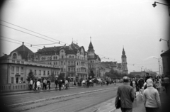 Romania,Transylvania, Oradea, Szent László híd a Sebes-Körös felett, szemben a Fekete Sas szálló, ettől jobbra a Holdas templom
(Catedrala Adormirea Maicii Domnului)., 1972, Jakab Antal, Fortepan #202098