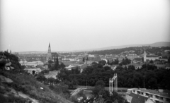 Romania,Transylvania, Cluj-Napoca, látkép a Fellegvárból. Előtérben balra az Erzsébet híd a Szamos folyó felett, távolabb balra a Szent Mihály-templom., 1972, Jakab Antal, Fortepan #202103