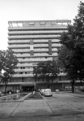 Romania,Transylvania, Arad, Bulevardul Revoluției (régi nevén Andrássy tér), 79-81., Hotel Astoria., 1972, Jakab Antal, Fortepan #202106