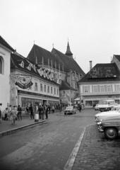 Romania,Transylvania, Brașov, Fő tér (ekkor Piața 23 August, ma Tanács tér, Piața Sfatului), háttérben a Fekete templom., 1972, Jakab Antal, Fortepan #202156