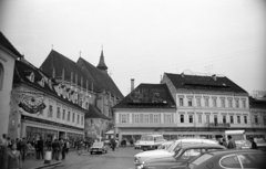 Romania,Transylvania, Brașov, Fő tér (ekkor Piața 23 August, ma Tanács tér, Piața Sfatului), háttérben a Fekete templom., 1972, Jakab Antal, Fortepan #202157