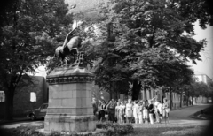 Romania,Transylvania, Cluj-Napoca, Farkas utca (Strada Mihail Kogălniceanu), a Kolozsvári-fivérek prágai Sárkányölő Szent György szobrának másolata., 1972, Jakab Antal, Fortepan #202174