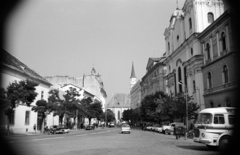 Romania,Transylvania, Cluj-Napoca, Strada Universității (Egyetem utca), szemben a Fő téren a Szent Mihály-templom, jobbra a Piarista (egykor jezsuita) templom., 1972, Jakab Antal, Fortepan #202175