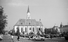 Romania,Transylvania, Cluj-Napoca, Fő tér, Hunyadi Mátyás emlékműve és a Szent Mihály-templom., 1972, Jakab Antal, crosswalk, Fortepan #202176