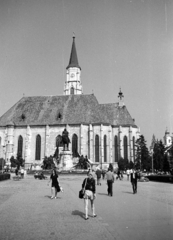 Romania,Transylvania, Cluj-Napoca, Fő tér, Hunyadi Mátyás emlékműve és a Szent Mihály-templom., 1972, Jakab Antal, Fortepan #202177