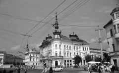 Romania,Transylvania, Cluj-Napoca, Wesselényi Miklós utca (Strada Regele Ferdinand, ekkor Strada Dózsa György) a Szamos híd felé nézve, jobbra a Széchenyi tér (Piata Mihai Viteazul), a sarkon a Babos-palota., 1972, Jakab Antal, Fortepan #202181