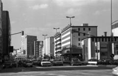 Németország, Frankfurt am Main, a Konrad-Adenauer-Strasse a Battonnstrasse felől a Friedberger Tor felé fényképezve., 1973, Jakab Antal, Fortepan #202246