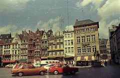 Belgium, Antwerpen, Handschoenmarkt, jobbra Quinten Matsijs kútja (De waterput van Quinten Matsijs), 1973, Jakab Antal, színes, Fortepan #202264