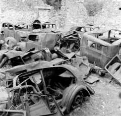 Franciaország, Oradour-sur-Glane, mártír falu (Village martyr)., 1966, Faragó László, járműroncs, Fortepan #202353