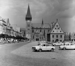 Slovakia, Bardejov, Fő tér (Radničné námestie), szemben a Szent Egyed-templom, jobbra a régi Városháza., 1972, Faragó László, Czechoslovakia, Fortepan #202358