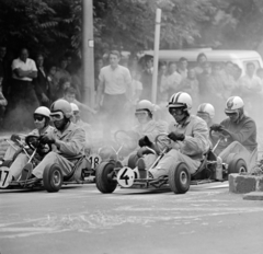 Magyarország, Jászberény, a Lehel vezér és Szentháromság téren rendezett gokartverseny résztvevői., 1978, Faragó László, gokart, Fortepan #202398