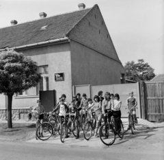 Magyarország, Jászberény, Bercsényi utca 52., Kókai László Úttörőház., 1978, Faragó László, kerékpár, Fortepan #202414