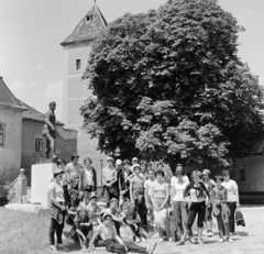 Hungary, Kőszeg, a Jurisics-vár előudvara, Jurisics Miklós szobra (Mikus Sándor, 1963.)., 1976, Faragó László, Fortepan #202450