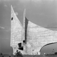 Hungary, Szombathely, Emlékmű út, Felszabadulási emlékmű (tervezte Heckenast János építész (1970)., 1976, Faragó László, Fortepan #202466