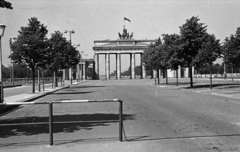 Germany, Berlin, Kelet-Berlin, a Brandenburgi kapu a Pariser Platz felől., 1962, Faragó László, GDR, Berlin Wall, East-Berlin, Fortepan #202475