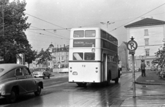 Germany, Leipzig, a mai Goerdelerring / Tröndlinring útkereszteződés (ekkor Friedrich-Engels-Platz) a Tröndlinring felől nézve. A kép közepén szemben a Jahnallee házai, jobb szélen a Naturkundemuseum épülete., 1962, Faragó László, GDR, Fortepan #202515