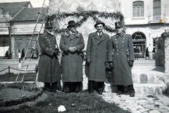 Románia,Erdély, Nagyszalonta, a város főtere, Országzászló. Háttérben jobbra a Hotel Central., 1941, Jóna Dávid, avatás, Országzászló, Fortepan #202626