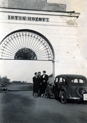 Magyarország, Szabadkígyós, az I. Ferenc József magyar király és Erzsébet királyné tiszteletére emelet diadalív., 1941, Jóna Dávid, automobil, diadalív, Fortepan #202630