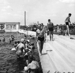 Magyarország, Hajdúszoboszló, strand, hullámmedence., 1940, Privát Fotó és Film Archívum-Urbach gyűjtemény, strand, hullámfürdő, medence létra, Fortepan #20267