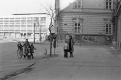 Magyarország, Szombathely, Hollán Ernő utca, balra a Berzsenyi Dániel tér, jobbra a Hefele Menyhért utca., 1978, Rubinstein Sándor, kerékpár, Fortepan #202838