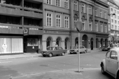 Magyarország, Budapest V., József nádor tér 8. és 7. számú ház, a kép jobb szélén a Vörösmarty tér látszik., 1978, Rubinstein Sándor, Budapest, Fortepan #202899