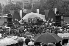 Magyarország, Tabán, Budapest I., az LGT együttes koncertje, háttérben a Döbrentei utca épületei., 1981, Rubinstein Sándor, Budapest, Fortepan #202971