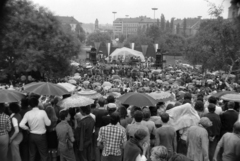 Magyarország, Tabán, Budapest I., az LGT együttes koncertje, háttérben szemben a Döbrentei utca épületei., 1981, Rubinstein Sándor, Budapest, Fortepan #202972