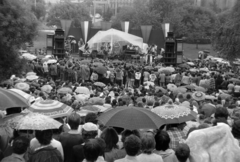 Magyarország, Tabán, Budapest I., az LGT együttes koncertje, háttérben szemben a Döbrentei utca épületei., 1981, Rubinstein Sándor, Budapest, Fortepan #202974