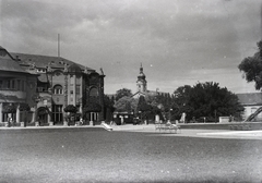 Magyarország, Győr, Radó-sziget, balra a Kioszk. Jobbra a Rába túlpartján a Székesegyház., 1933, Tóth Árpád, Fortepan #203151