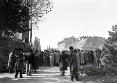 Magyarország, Győr, Bisinger József park, balra az Országzászló, szemben a Szent István út. Háttérben jobbra a Royal Hotel (később Vörös Csillag Szálló, ma Rába Hotel)., 1939, Tóth Árpád, park, Országzászló, magnetofon, Fortepan #203236