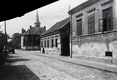 Hungary, Győr, Semmelweis (Khon) utca. Háttérben a Szigeti Szent Rókus és Sebestyén-templom., 1937, Tóth Árpád, street view, Fortepan #203247