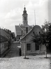 Magyarország, Győr, Újváros, előtérben a Rába utca, szemben a Jakobinus utca. Háttérben a Szent József-templom., 1942, Tóth Árpád, Fortepan #203260