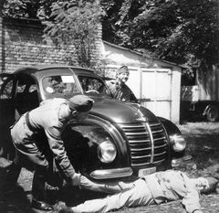 Hanomag típusú személygépkocsi a honvédség állományában., 1940, Fortepan, német gyártmány, tréfálkozás, automobil, Hanomag-márka, Hanomag 1.3 liter, Fortepan #20336