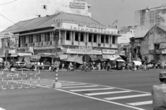 Vietnám, Ho Si Minh-város, (Saigon), Đại lộ Lê Lợi (Le Loi sugárút)., 1973, Kővári György, kerékpár, gyalogátkelő, Fortepan #203590