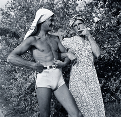 1940, Kurutz Márton, portrait, men, humour, parody, half-naked, photo aspect ratio: square, cross-dressing, strong, Fortepan #203739