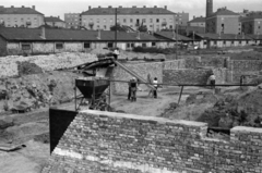 Hungary, Budapest XIII., a Fiastyúk utcai lakótelep építkezése a Tahi utca felől nézve, háttérben középen a Nővér utca 3-5. számú ház., 1957, Kurutz Márton, Budapest, brick wall, Fortepan #203881