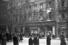 Magyarország, Budapest VIII., József körút, szemben a 35. számú ház, ettől balra a Kis Salétrom utca., 1956, Lovrecz Éva, Budapest, utcakép, épületkár, Fortepan #203960