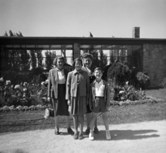 Hungary, untitled, Budapest XII., a felvétel a Gyermekvasút (Úttörővasút) végállomása előtt készült., 1960, Lukács Pál, Budapest, tableau, family, Fortepan #204032