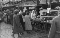 Hungary, Budapest II., piac a Széll Kálmán (Moszkva) téren., 1952, Lukács Pál, Budapest, scale, farmers' co-operative, Fortepan #204043