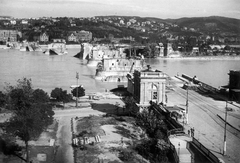 Magyarország, Budapest V., Jászai Mari (Rudolf trónörökös) tér, szemben a lerombolt Margit híd., 1945, Fortepan/Album050, második világháború, hídroncs, Budapest, lépcső, folyó, ház, Fortepan #204107