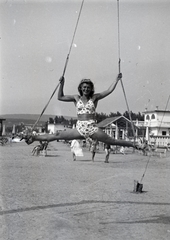 Hungary, Balatonalmádi, fövenyfürdő, strand., 1940, Papp Róbert, feat, splits, Fortepan #204201