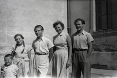 1949, Somlói Miklós dr., smile, tableau, hands in pockets, height chart, Fortepan #204314