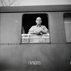 1948, Somlói Miklós dr., rail, man, train, Conga line, leaning out of the window, photo aspect ratio: square, Fortepan #204332